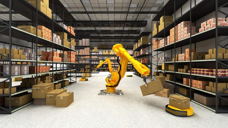 塑料周转箱与铁质周转箱：材质差异与适用场景解析